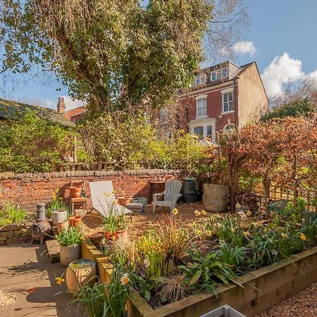 Pass The Keys Wonky Cottage With Amazing Garden Leeds  Luaran gambar